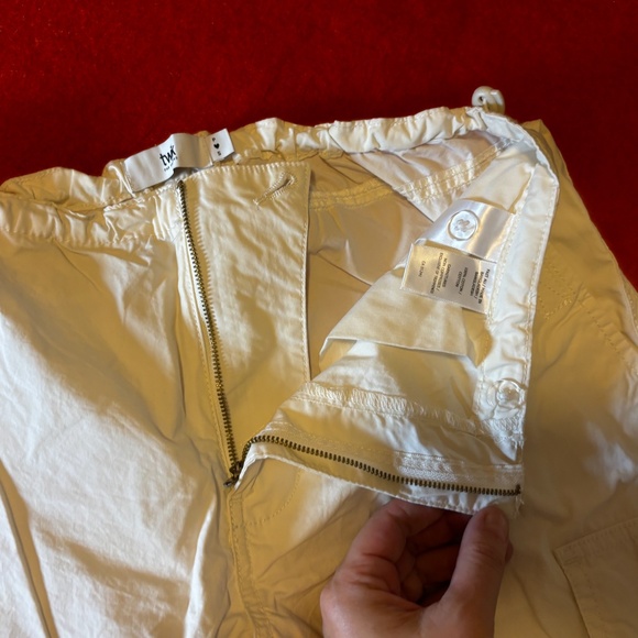 Off white cotton cargo parachute Bermuda shorts NWT - Picture 5 of 10